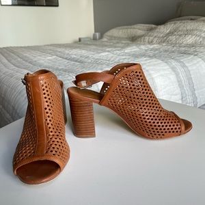 Barneys New York leather shoes booties size 8